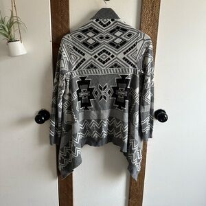 Pink Rose Aztec Open Front Knit Cardigan Womens Sz Small 
Gray white long sleeve
